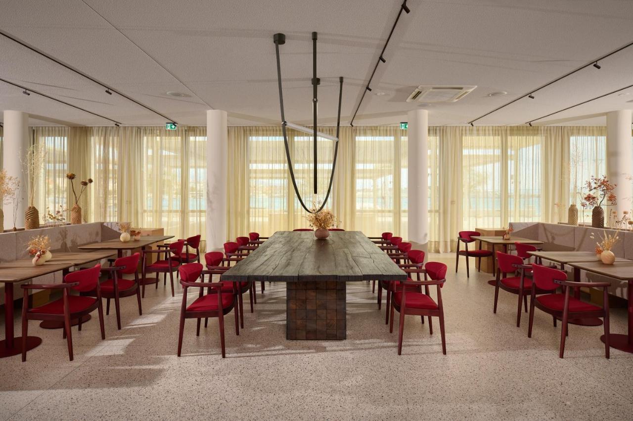 Hotel Ambasador Сплит Екстериор снимка The restaurant