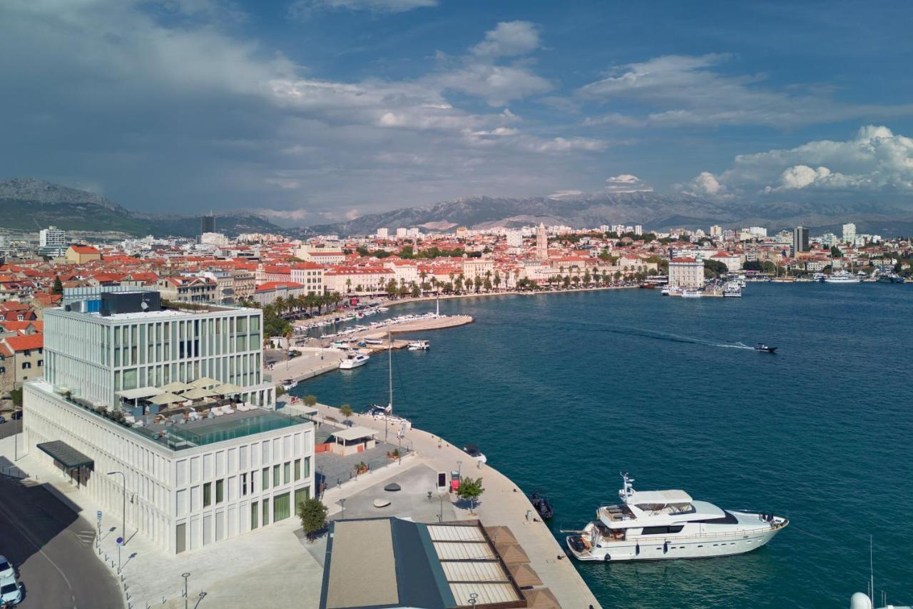 Hotel Ambasador Сплит Екстериор снимка View of the port of Split