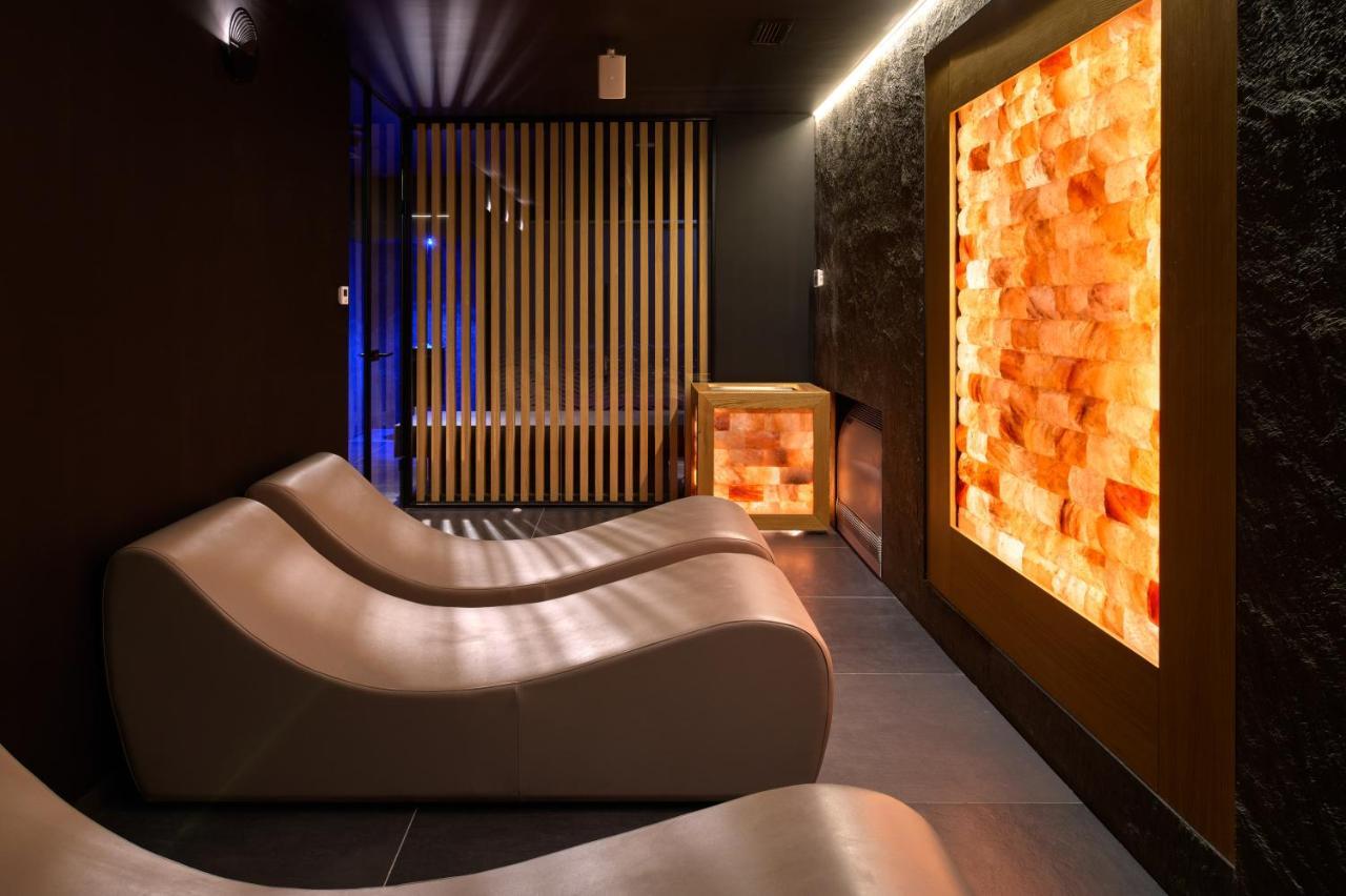 Hotel Ambasador Сплит Екстериор снимка Salt room