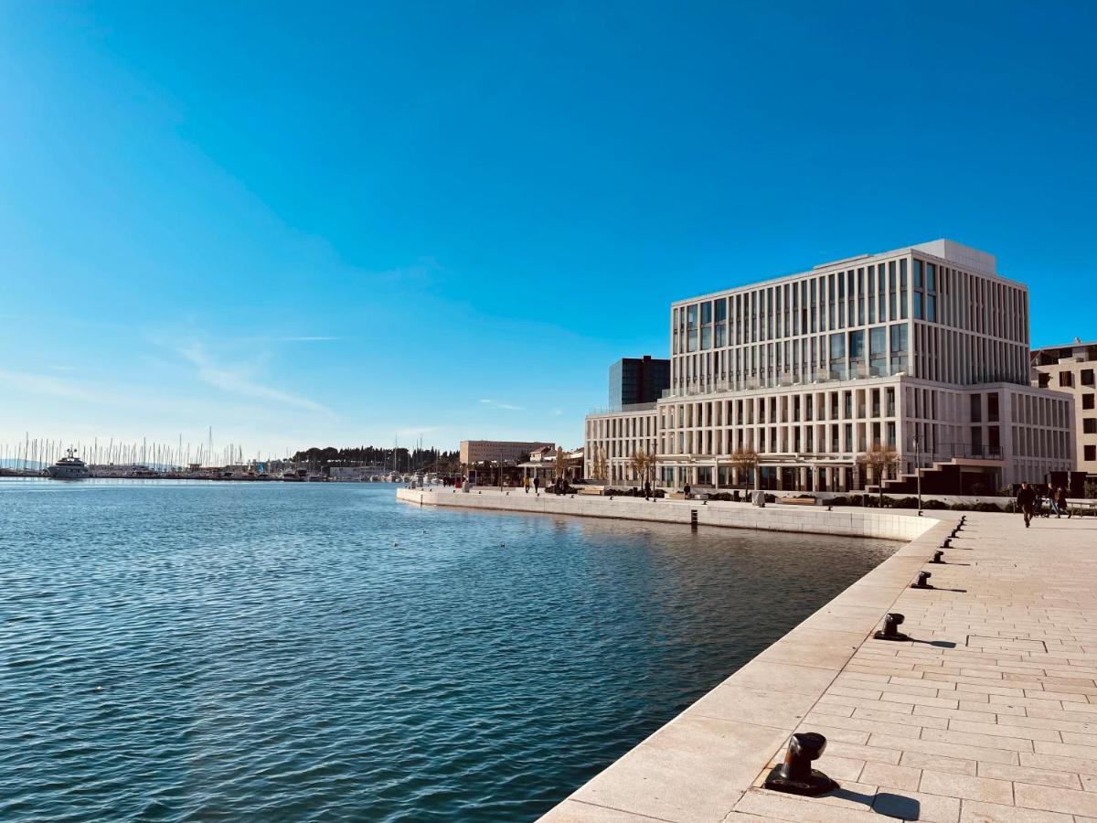 Hotel Ambasador Сплит Екстериор снимка The new building of the University of Rijeka