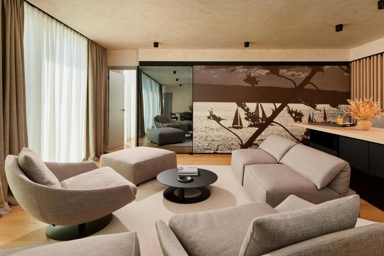 Hotel Ambasador Сплит Екстериор снимка A living room