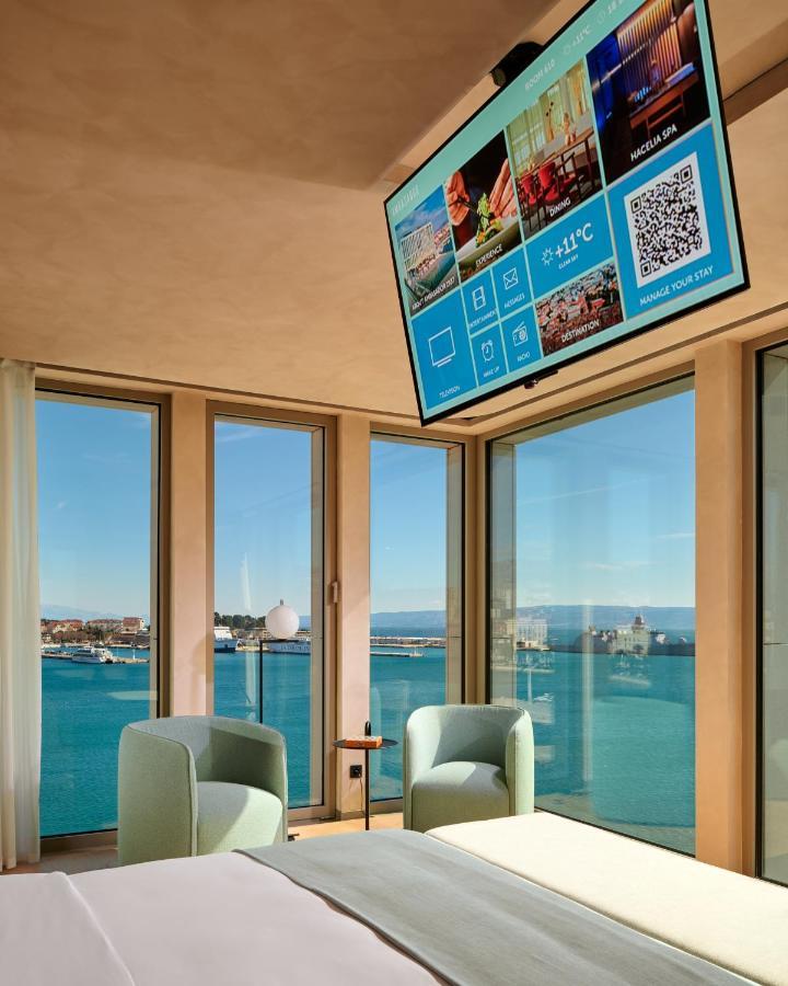 Hotel Ambasador Сплит Екстериор снимка A motorized TV lift